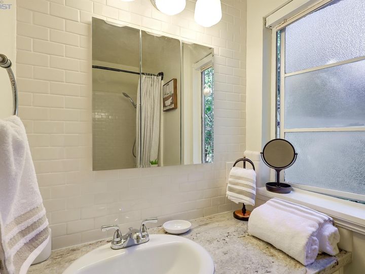 4433 Tompkins Ave, Oakland, CA | Redwood Heights. Photo 21 of 31