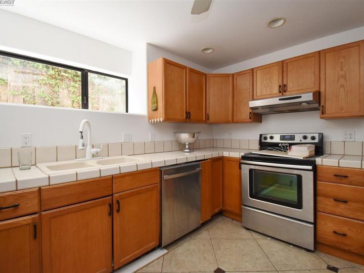 4867 James Ave, Castro Valley, CA | Upper Valley. Photo 11 of 12