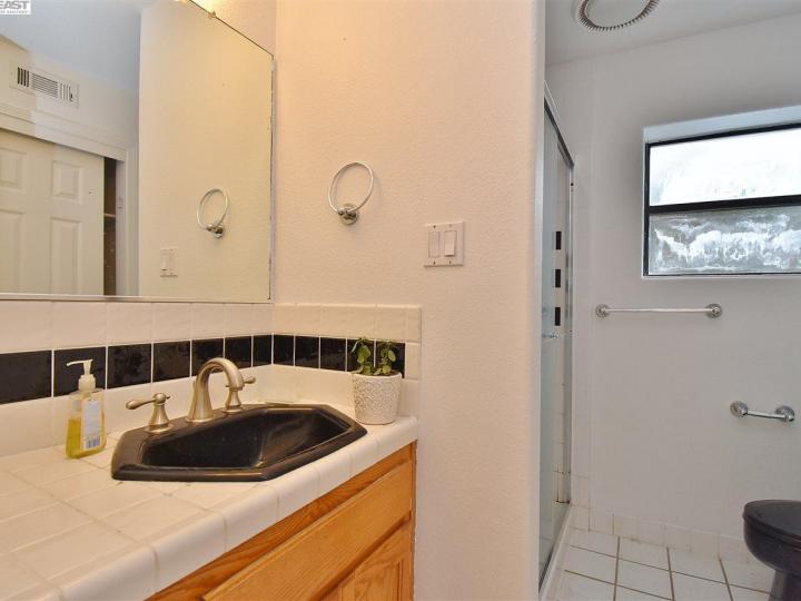 4867 James Ave, Castro Valley, CA | Upper Valley. Photo 10 of 12