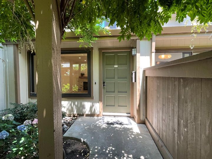 49 Showers Dr #L471, Mountain View, CA, 94040 Townhouse. Photo 1 of 28