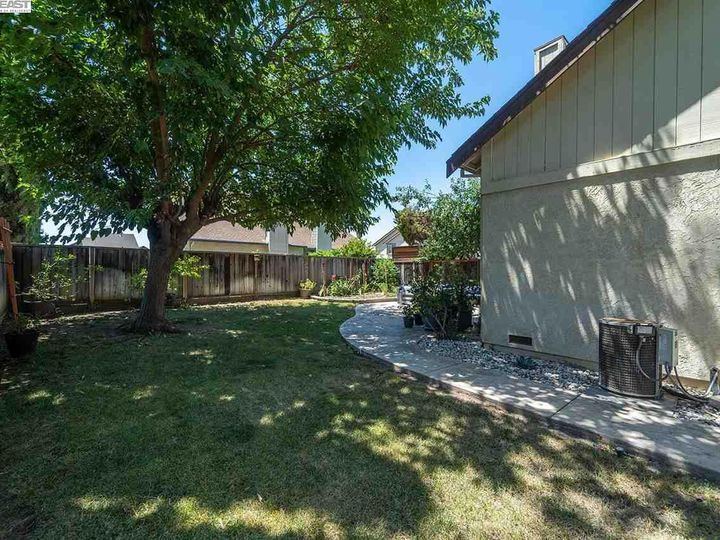 5483 Treeflower Dr Livermore CA Multi-family home. Photo 20 of 26