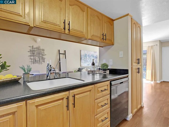 5511 Roundtree Dr #D, Concord, CA, 94521 Townhouse. Photo 12 of 40
