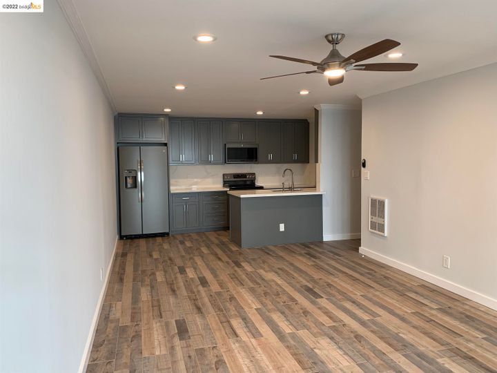 Oakpoint condo #106. Photo 5 of 20