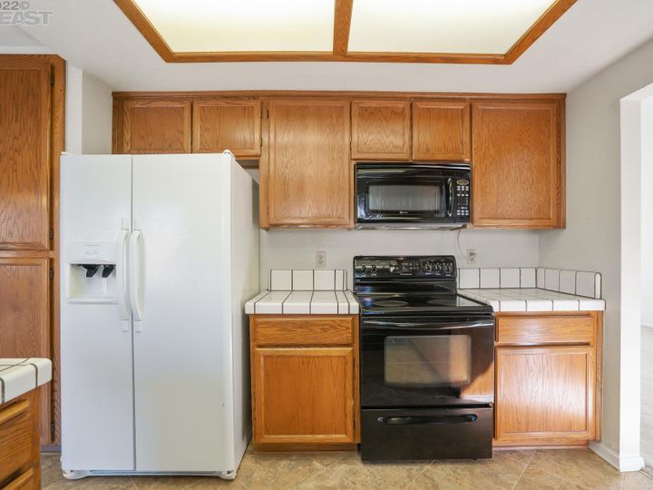 5800 Charter Oaks Dr, Castro Valley, CA | Columbia. Photo 16 of 37