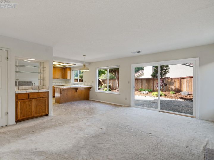5800 Charter Oaks Dr, Castro Valley, CA | Columbia. Photo 20 of 37