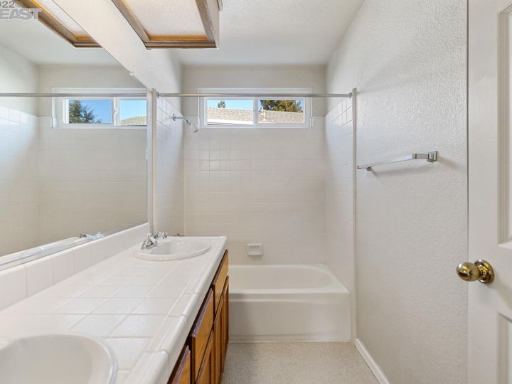 5800 Charter Oaks Dr, Castro Valley, CA | Columbia. Photo 28 of 37