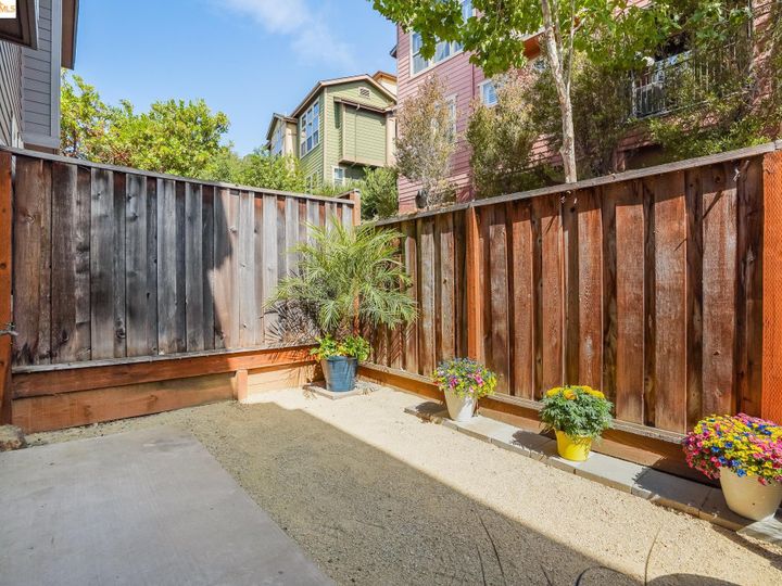 6051 Old Quarry Loop, Oakland, CA, 94605 Townhouse. Photo 17 of 40