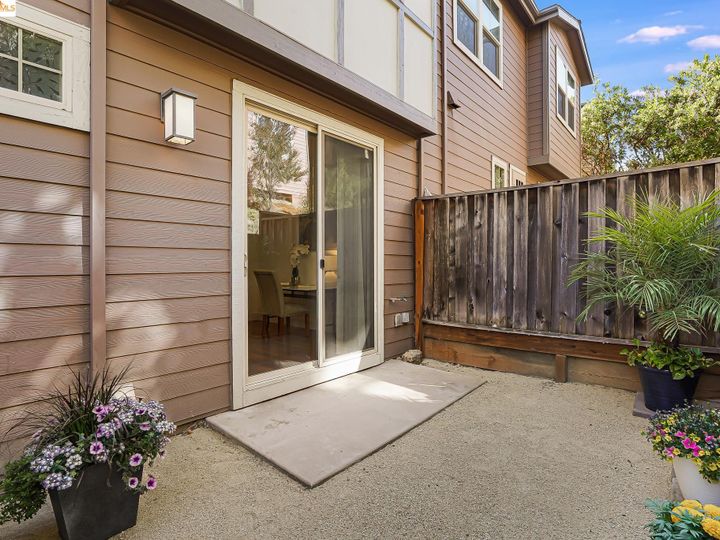 6051 Old Quarry Loop, Oakland, CA, 94605 Townhouse. Photo 18 of 40