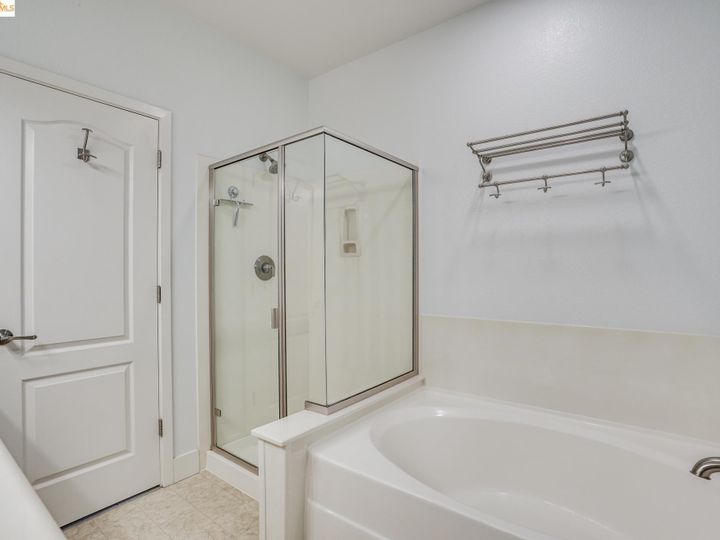 6051 Old Quarry Loop, Oakland, CA, 94605 Townhouse. Photo 39 of 40