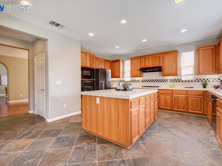 625 Purple Martin Dr, Vacaville, CA | Leisure Town. Photo 10 of 33