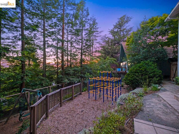 6278 Clive Ave, Oakland, CA | Piedmont Pines. Photo 33 of 38
