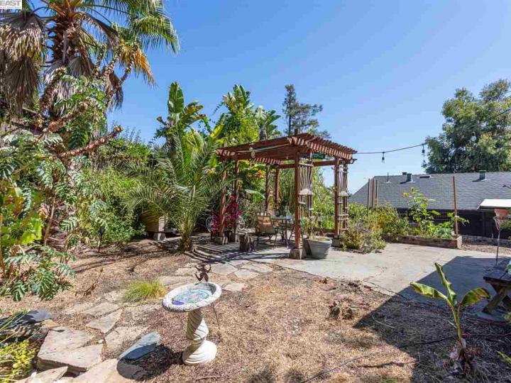 6940 Outlook Ave, Oakland, CA | Millmont. Photo 33 of 40