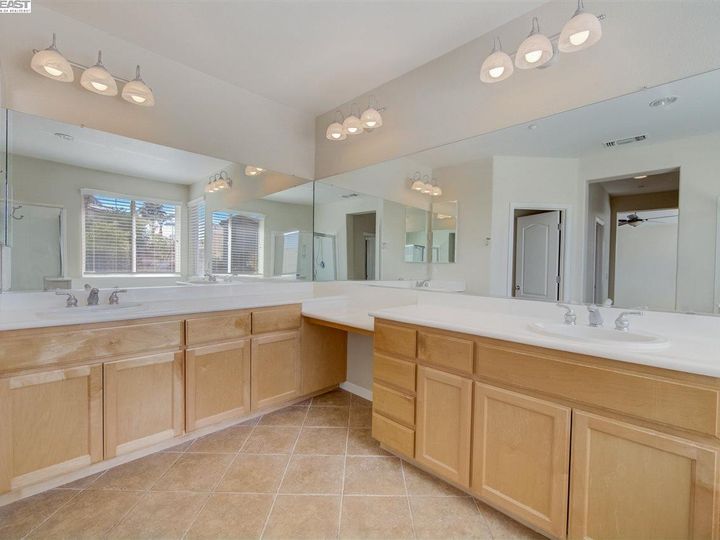 702 Ellesmere Ct, Brentwood, CA | Shadow Lakes. Photo 23 of 32