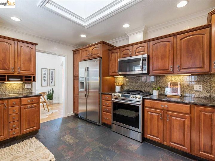 7558 Greenly Dr, Oakland, CA | King Estates. Photo 12 of 32