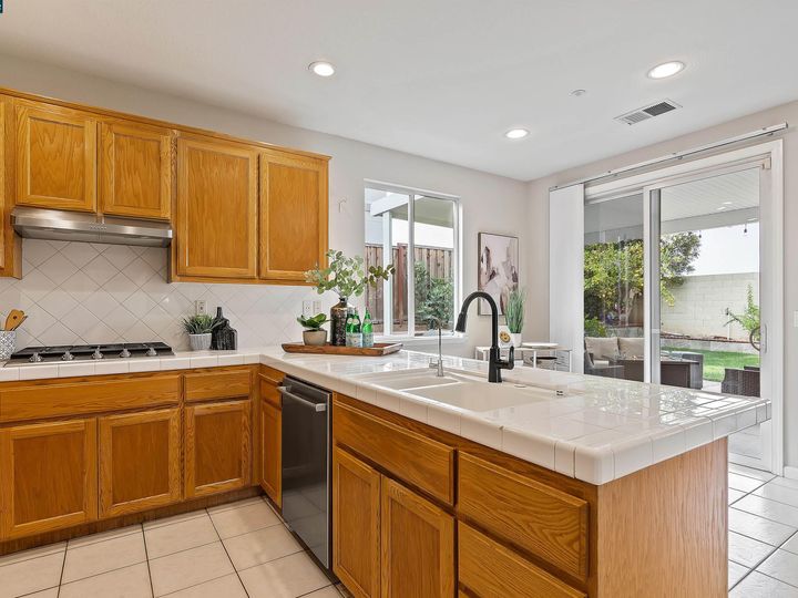 759 Waterville Dr, Brentwood, CA | Shadow Lakes. Photo 10 of 31