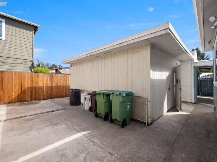 7616 Halliday Ave, Oakland, CA | Eastmont. Photo 40 of 44