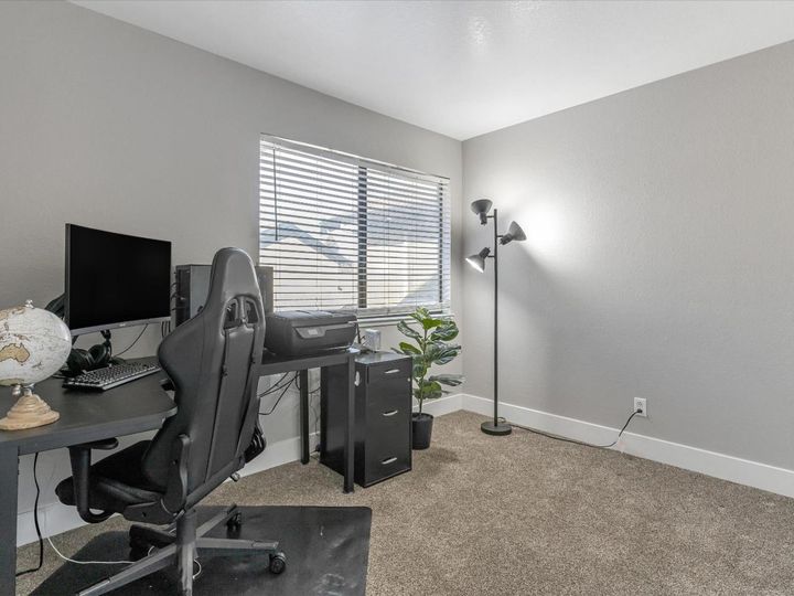 801 Nash Rd #C4, Hollister, CA, 95023 Townhouse. Photo 13 of 35