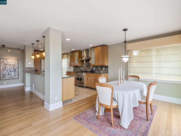 8135 Mccormick Ave, Oakland, CA | Eastmont Hills. Photo 11 of 60