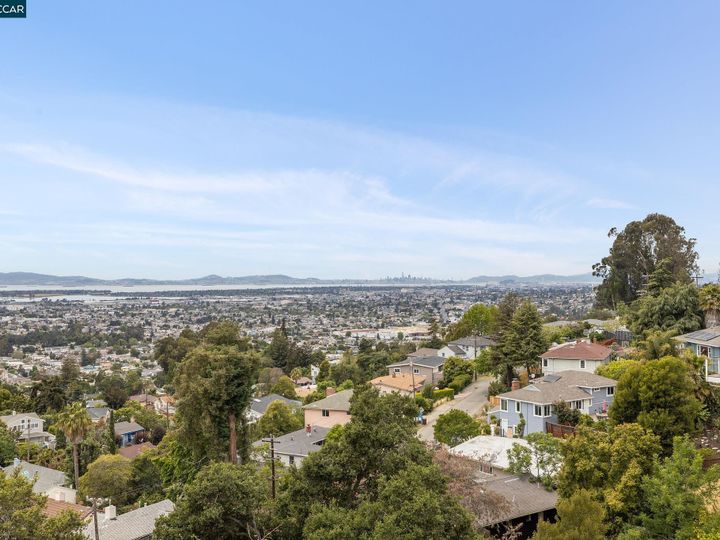 8135 Mccormick Ave, Oakland, CA | Eastmont Hills. Photo 29 of 60