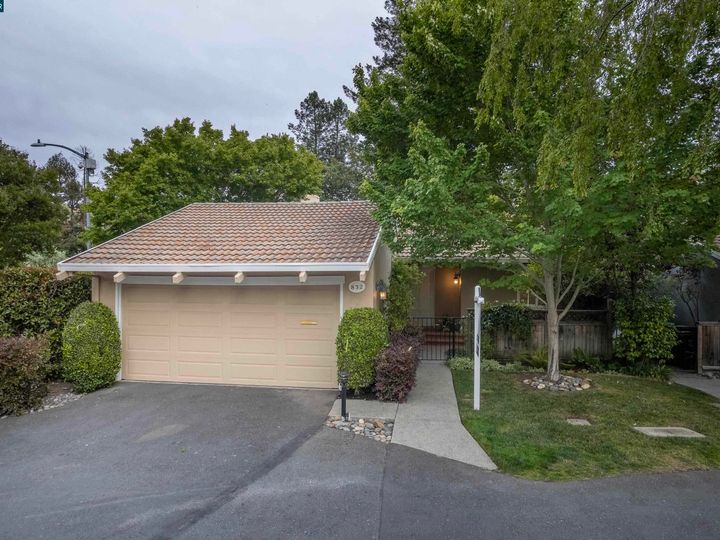 832 Country Club Dr, Moraga, CA, 94556 Townhouse. Photo 1 of 43