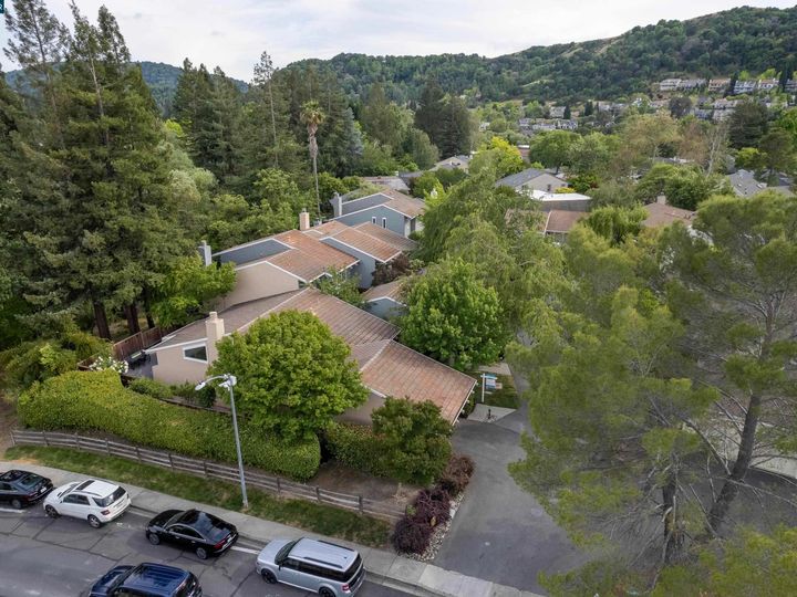 832 Country Club Dr, Moraga, CA, 94556 Townhouse. Photo 35 of 43