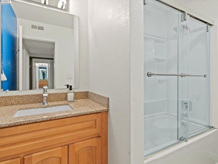 94 Anair Way, Oakland, CA, 94605 Townhouse. Photo 16 of 27
