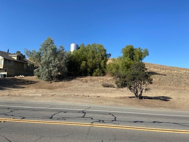 Airline Hwy Tres Pinos CA. Photo 9 of 13