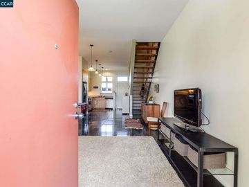 1210 32nd St, Oakland, CA, 94608 Townhouse. Photo 5 of 30