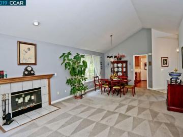 1367 Shell Ln, Clayton, CA, 94517 Townhouse. Photo 4 of 32