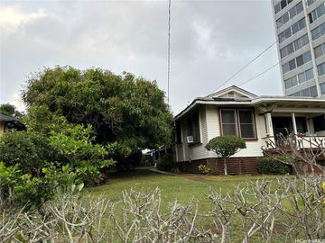 1828 Poki St Honolulu HI Multi-family home. Photo 2 of 3
