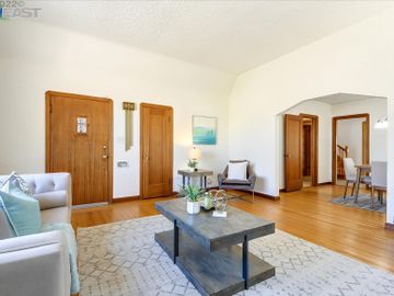 1914 105th Ave, Oakland, CA | Alameda. Photo 3 of 32