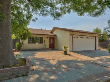 222 Willow Dr, Hollister, CA | . Photo 3 of 23