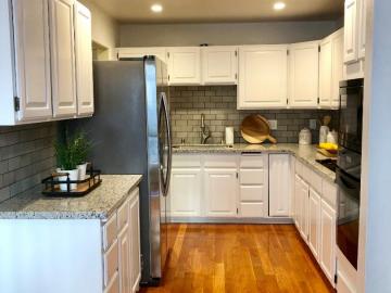 2411 Carlmont Dr #104, Belmont, CA, 94002 Townhouse. Photo 4 of 22