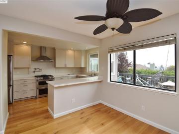 4867 James Ave, Castro Valley, CA | Upper Valley. Photo 2 of 12
