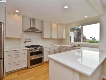 4867 James Ave, Castro Valley, CA | Upper Valley. Photo 3 of 12