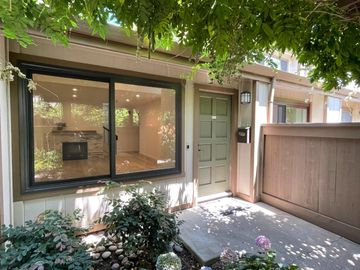49 Showers Dr #L471, Mountain View, CA, 94040 Townhouse. Photo 2 of 28