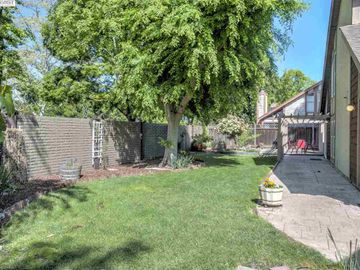 5887 Northway Rd Pleasanton CA Multi-family home. Photo 3 of 25