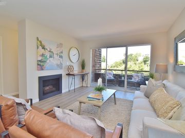 696 Athol Ave unit #201, Cleveland Heights, CA