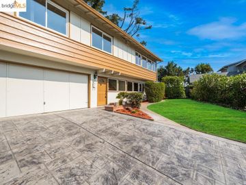 9 Yarmouth Ct, Oakland, CA | Crestmont Height. Photo 2 of 33